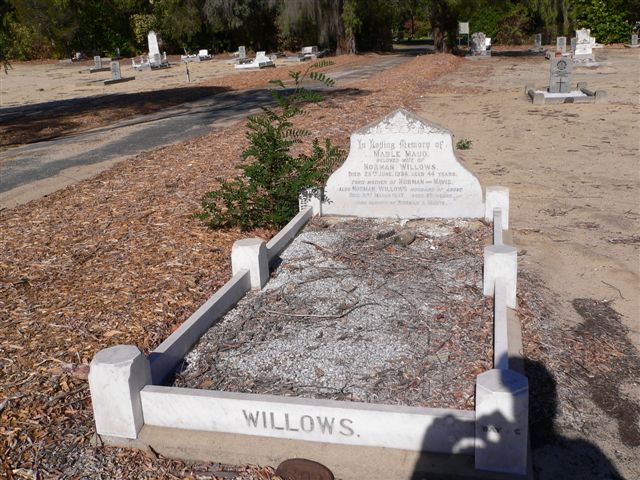 Gravesite: Norman Willows - Mabel Howse