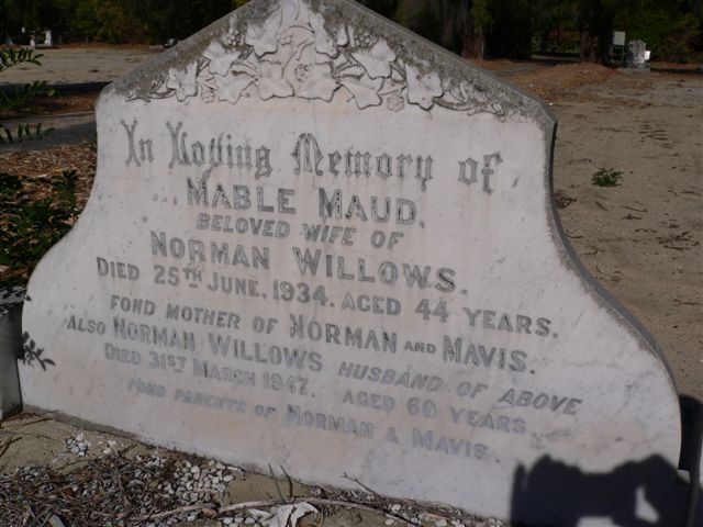 Headstone: Norman Willows and Mabel Howse